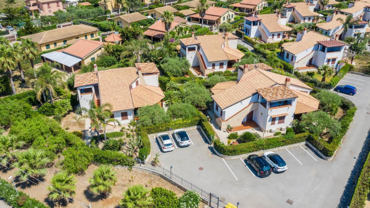 Sole Mare Deluxe Villa Campofelice Di Roccella Exteriör bild