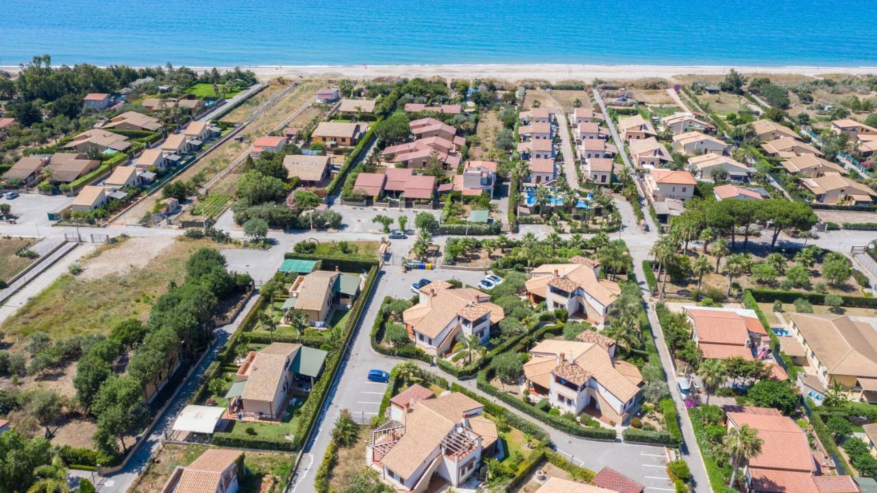 Sole Mare Deluxe Villa Campofelice Di Roccella Exteriör bild