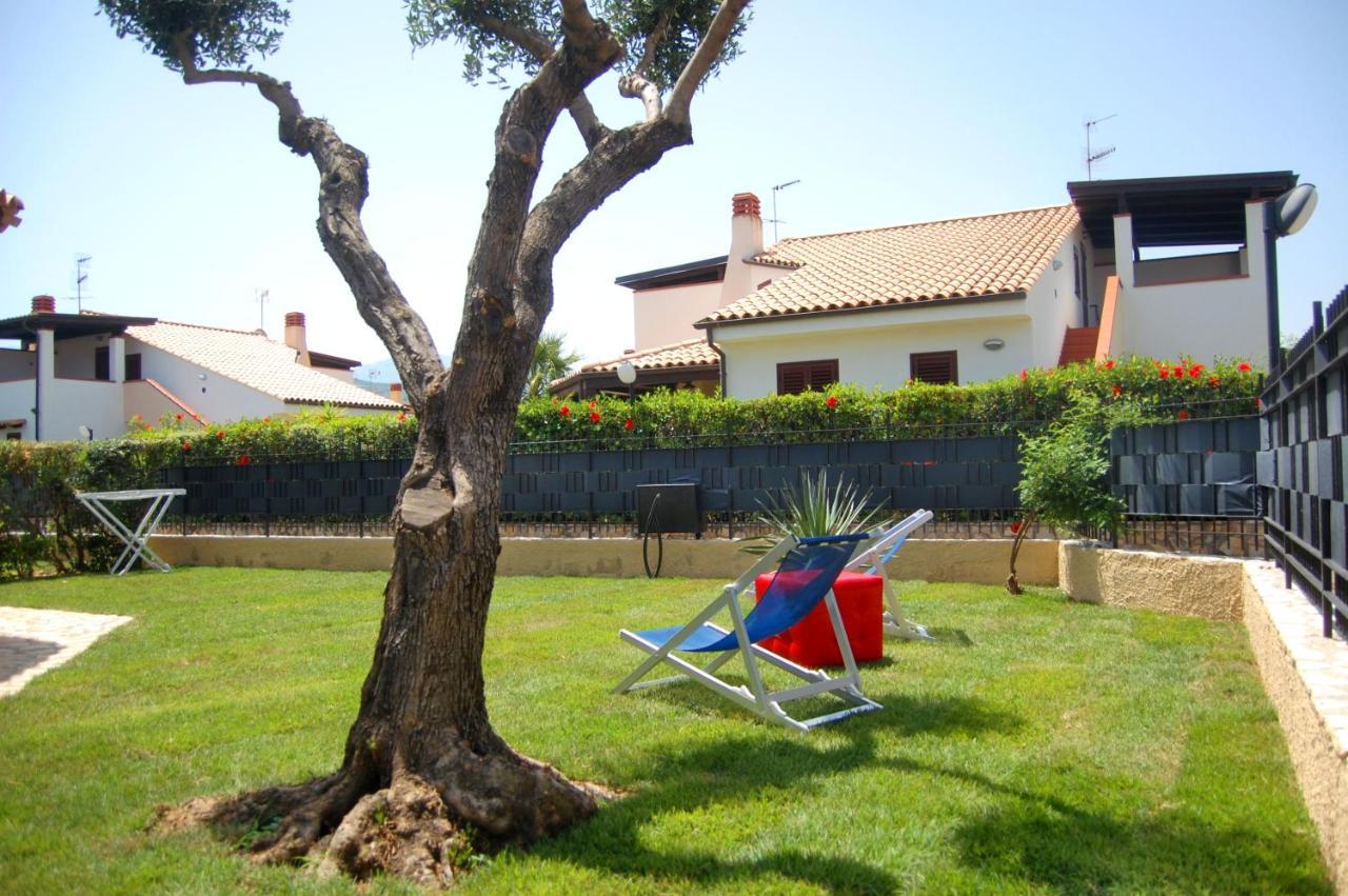 Sole Mare Deluxe Villa Campofelice Di Roccella Exteriör bild