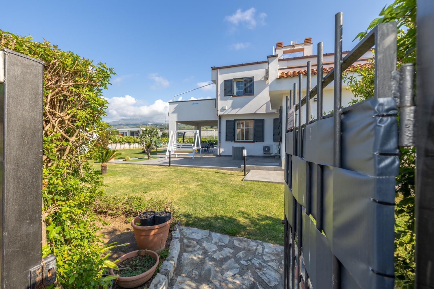 Sole Mare Deluxe Villa Campofelice Di Roccella Exteriör bild