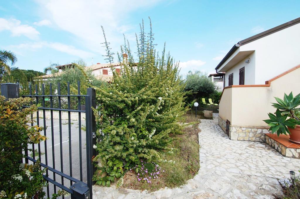 Sole Mare Deluxe Villa Campofelice Di Roccella Exteriör bild