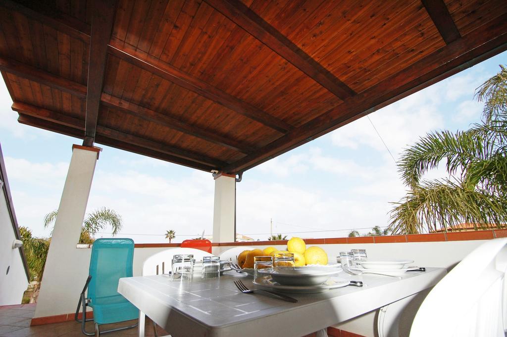 Sole Mare Deluxe Villa Campofelice Di Roccella Exteriör bild