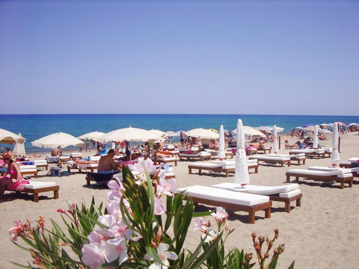 Sole Mare Deluxe Villa Campofelice Di Roccella Exteriör bild